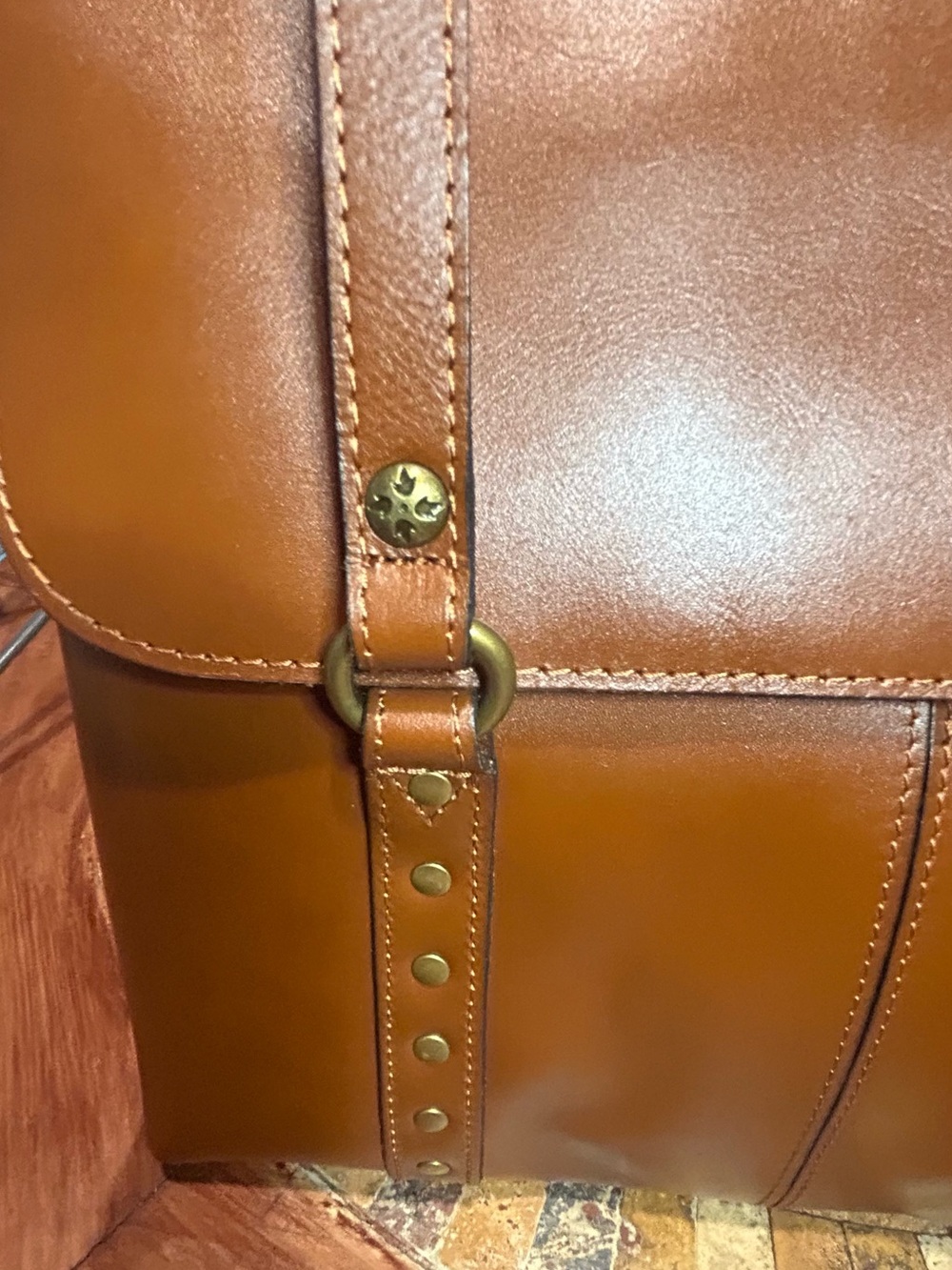 Patricia Nash Amersham
Messenger Bag in Heritage Tan leather New No Tags Learher - Picture 3 of 15
